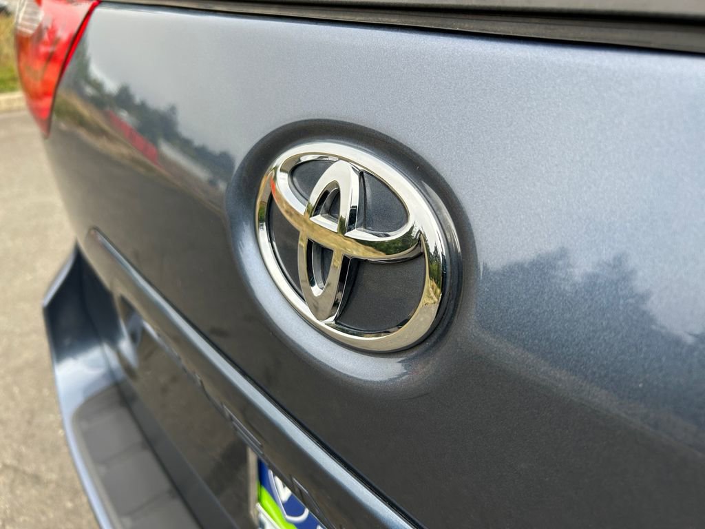 Used 2017 Toyota Sienna XLE Premium image 32