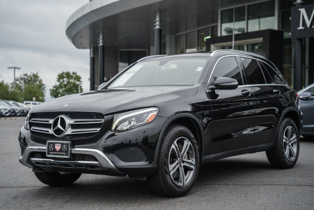 Used 2019 Mercedes-Benz GLC 350e 4MATIC w/ Premium Package image 3