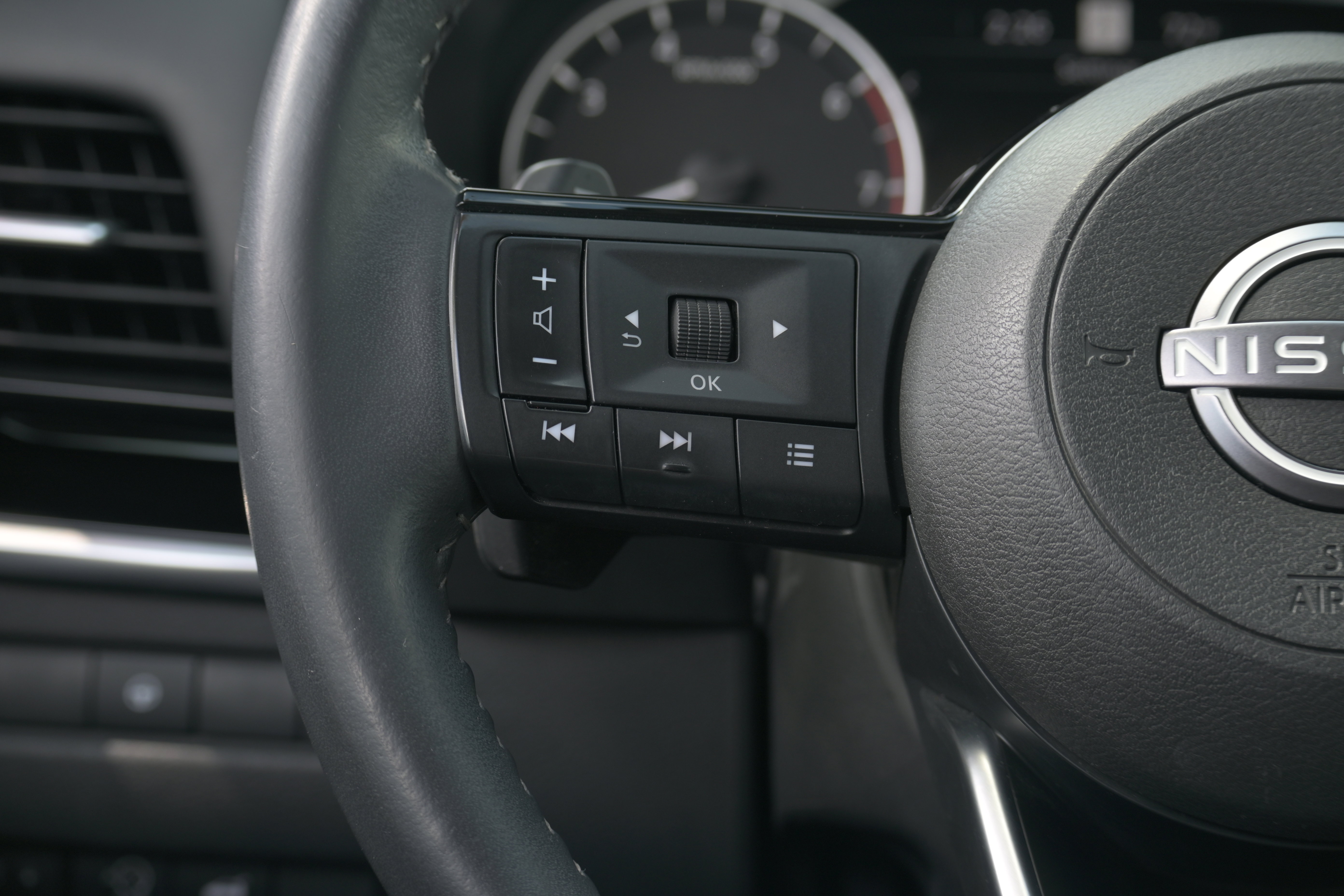 Used 2023 Nissan Rogue SL w/ SL Premium Package FWD image 22