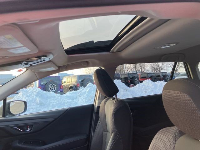 Used 2025 Subaru Outback Premium AWD/4WD image 15