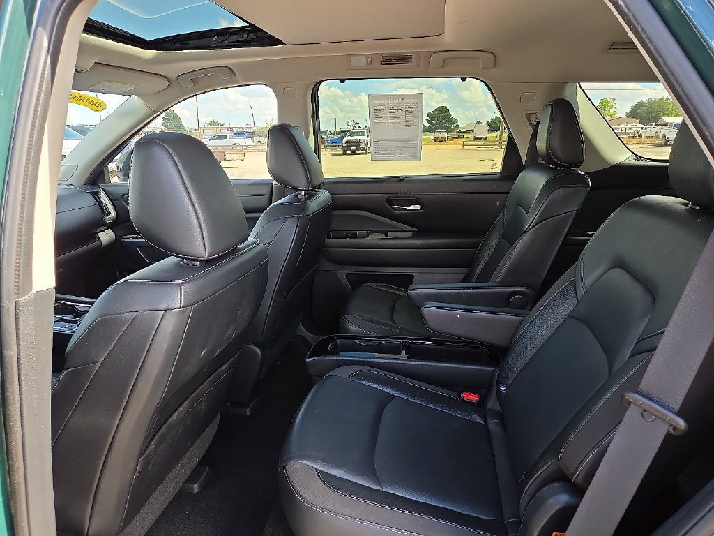Used 2022 Nissan Pathfinder SL w/ SL Premium Package FWD image 18
