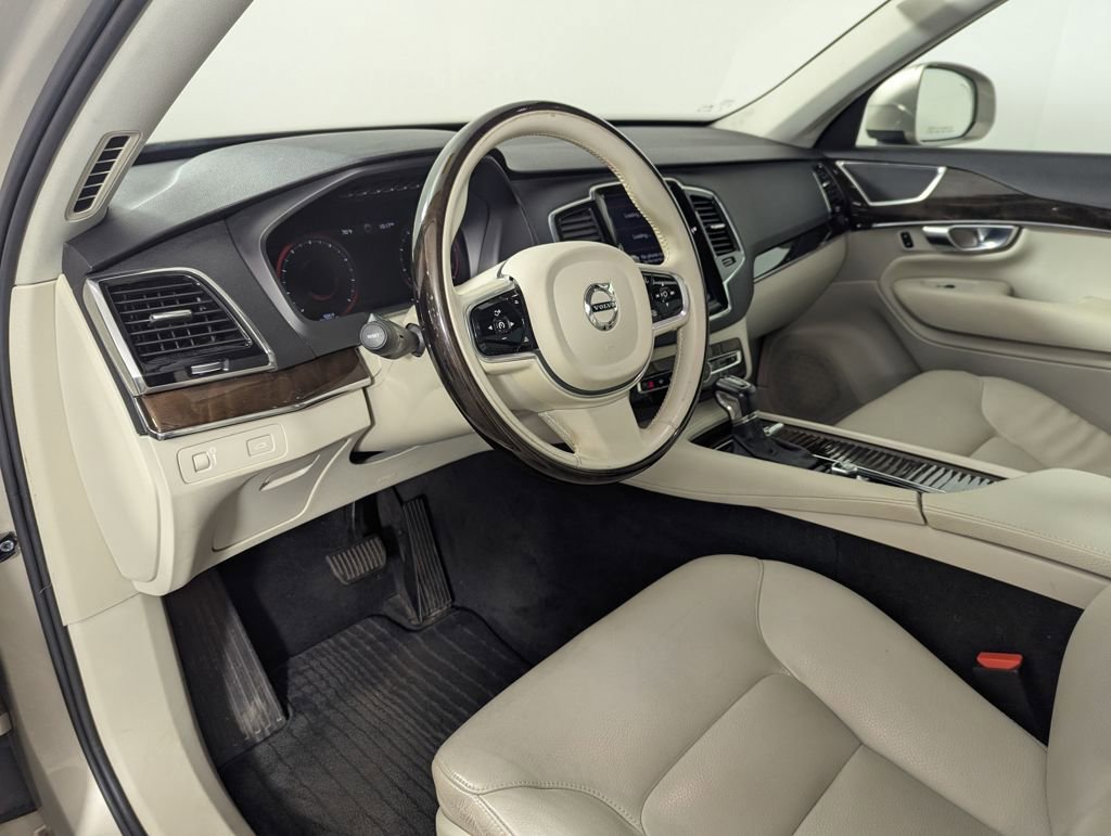 Used 2017 Volvo XC90 T6 Momentum w/ Vision Package image 21