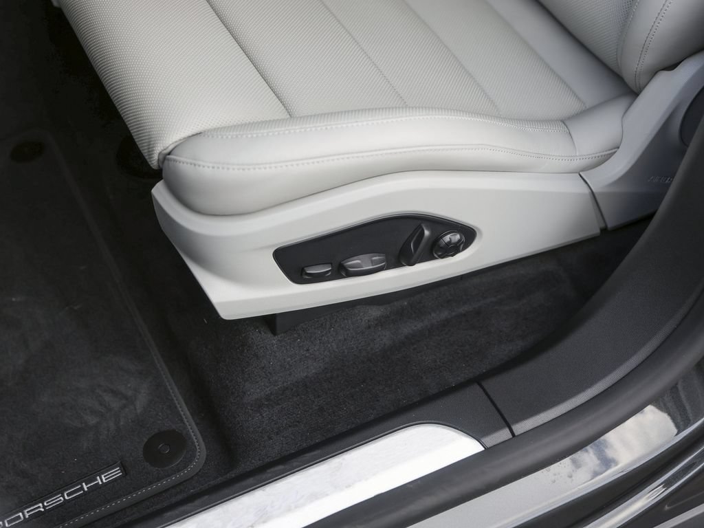 New 2026 Porsche Macan Electric RWD image 15