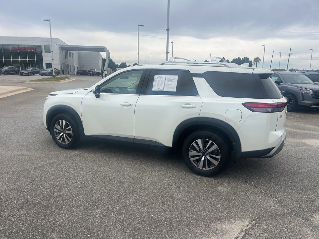 Used 2023 Nissan Pathfinder SL w/ Lighting Package (N92) image 4