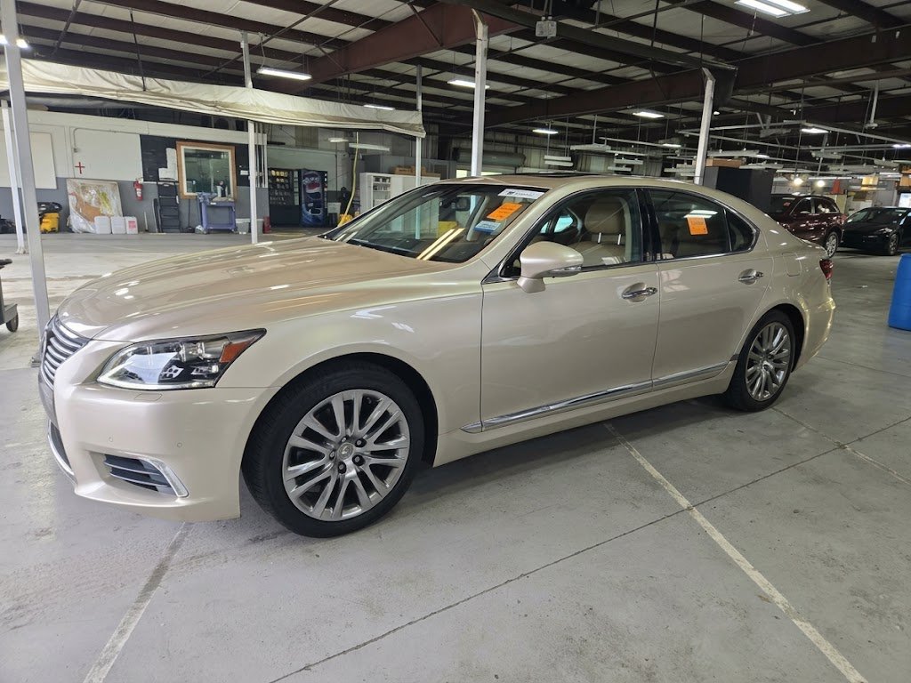 Used 2013 Lexus LS 460 w/ Ultra Luxury Pkg RWD image 1