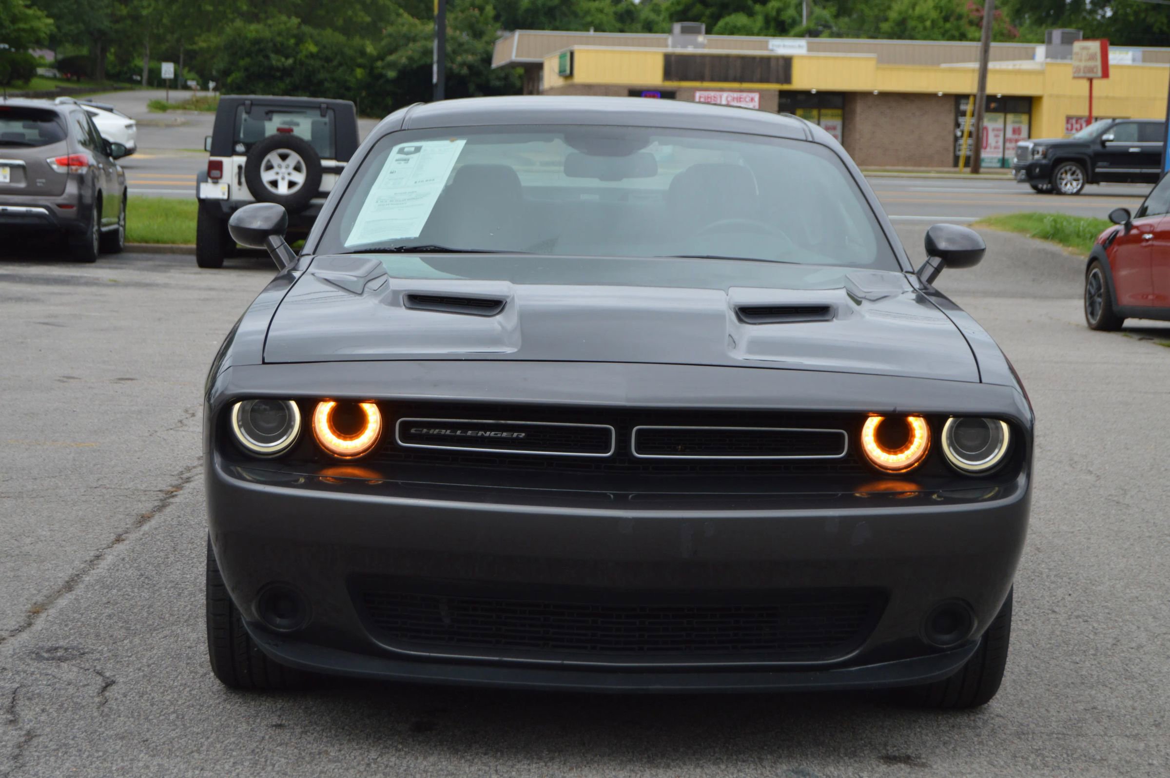 Used 2015 Dodge Challenger SXT image 3