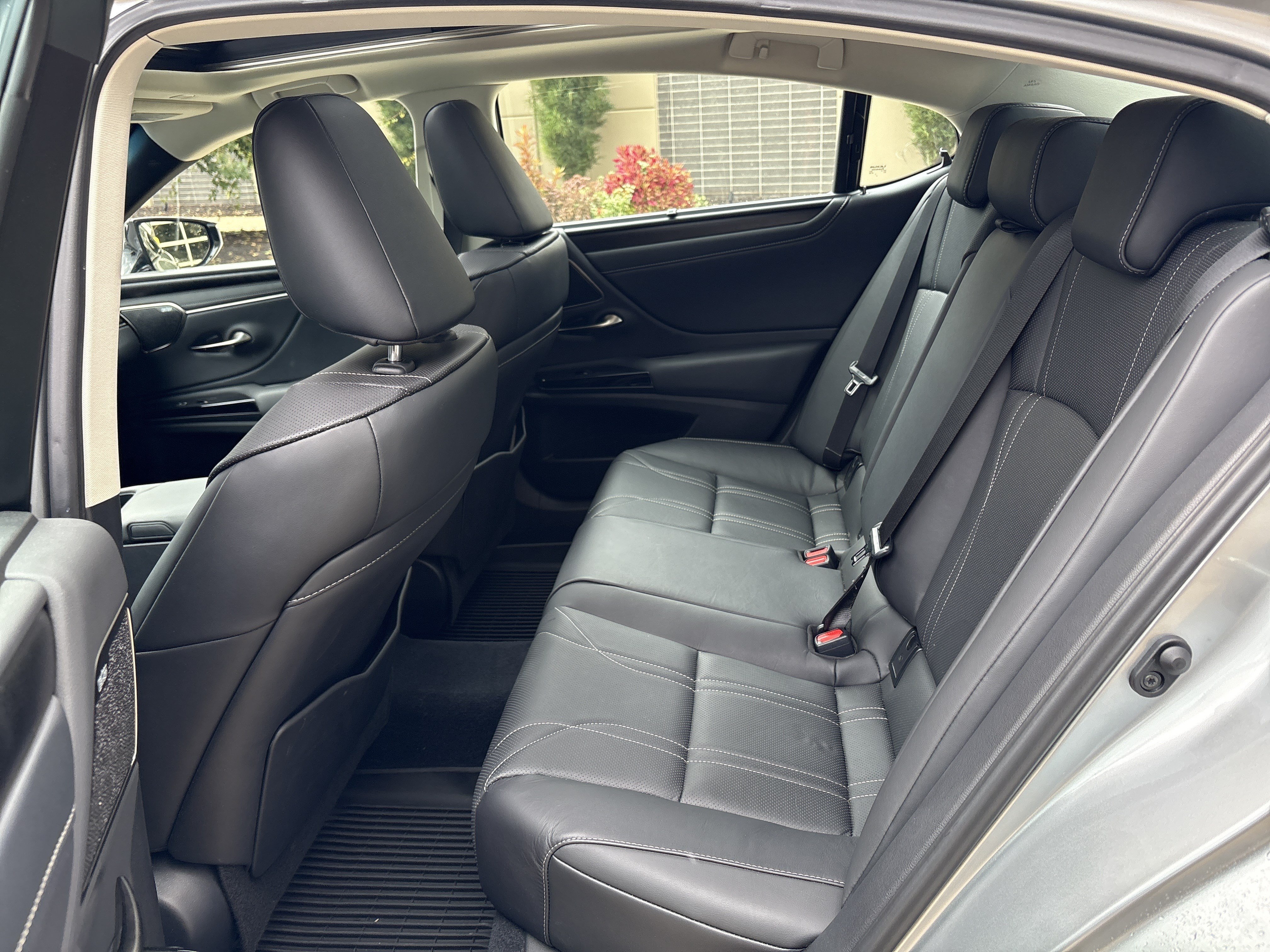 Certified 2025 Lexus ES 350 Ultra Luxury w/ Accessory Package (Z2) FWD image 31