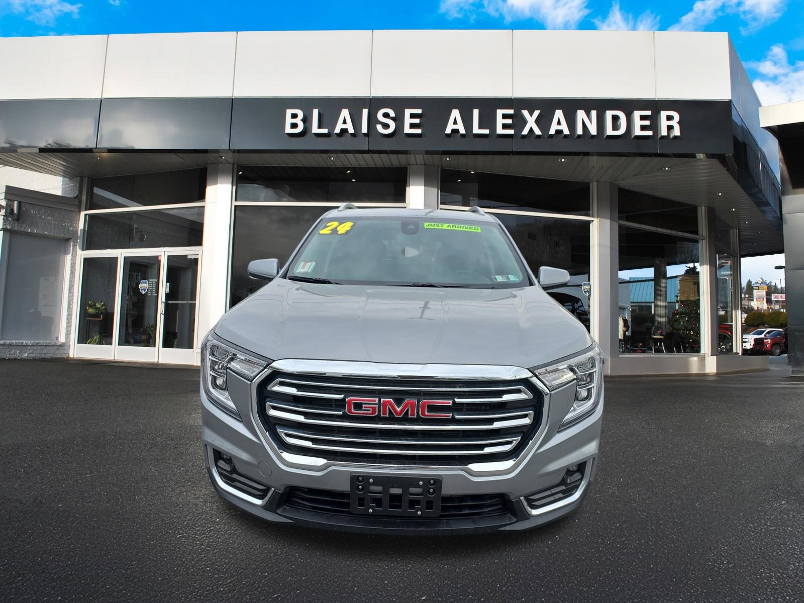 Used 2024 GMC Terrain SLT AWD/4WD image 10