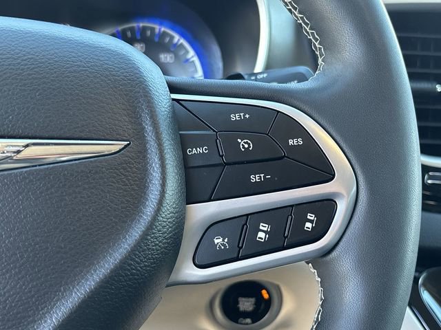 Certified 2024 Chrysler Pacifica Touring-L image 24