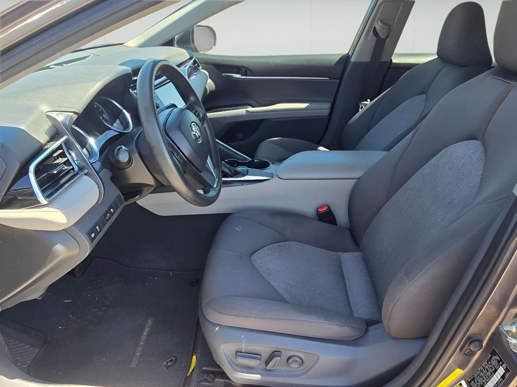 Used 2018 Toyota Camry LE image 9