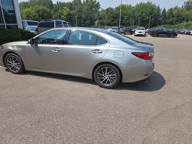 Used 2016 Lexus ES 350 w/ Luxury Package w/Wood Trim FWD image 8