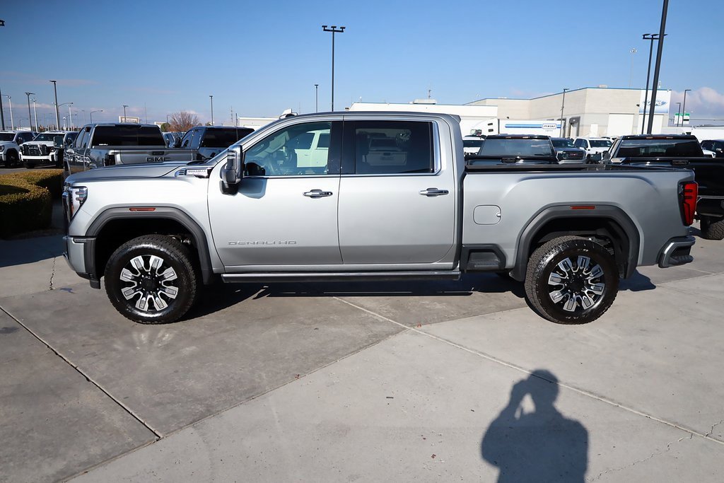 Used 2025 GMC Sierra 3500 Denali w/ Denali Reserve Package image 3