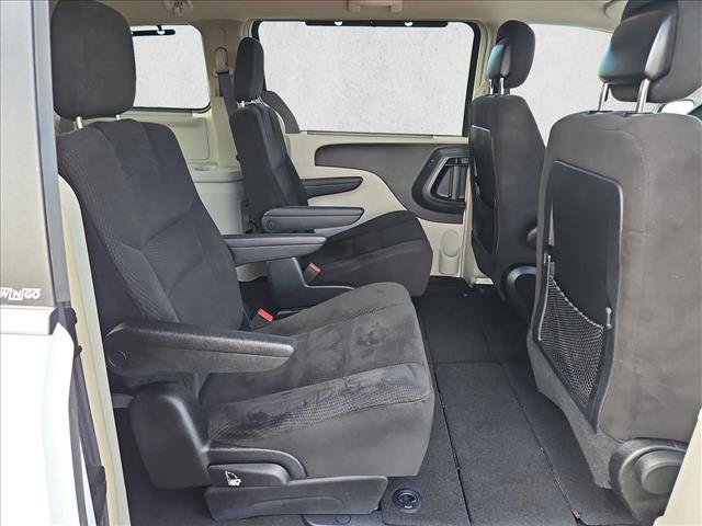 Used 2014 Chrysler Town & Country Touring FWD image 27