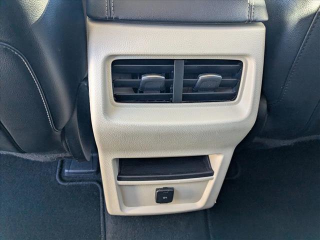 Used 2018 Ford Edge Titanium image 16