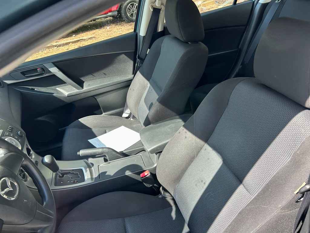 Used 2010 MAZDA MAZDA3 i Sport image 9