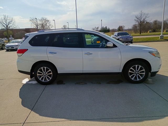 Used 2014 Nissan Pathfinder SV w/ Trailer Tow Package image 8