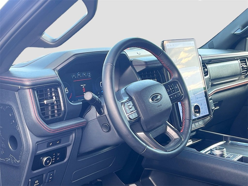 Used 2024 Ford Expedition Limited image 9