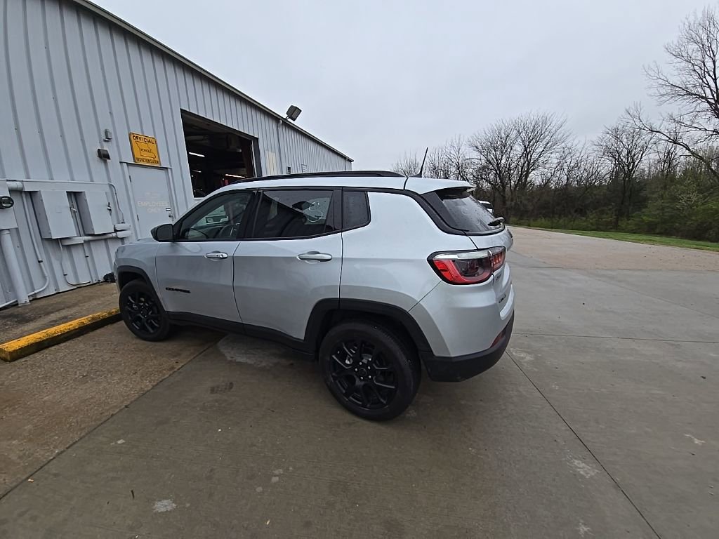 Used 2025 Jeep Compass Latitude w/ Altitude Special Edition image 4