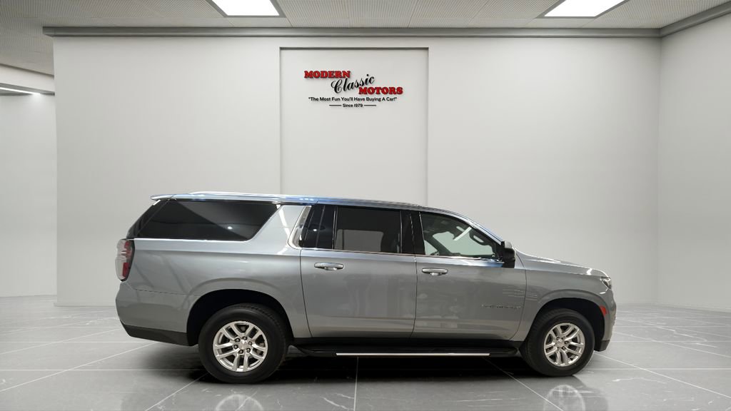 Used 2024 Chevrolet Suburban LT image 8