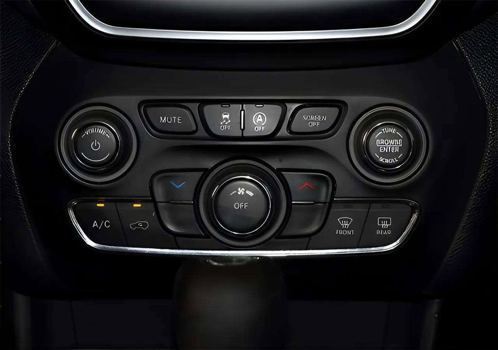 Used 2021 Jeep Cherokee Latitude FWD image 17