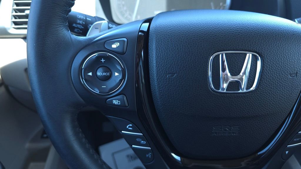 Used 2016 Honda Pilot Touring image 32