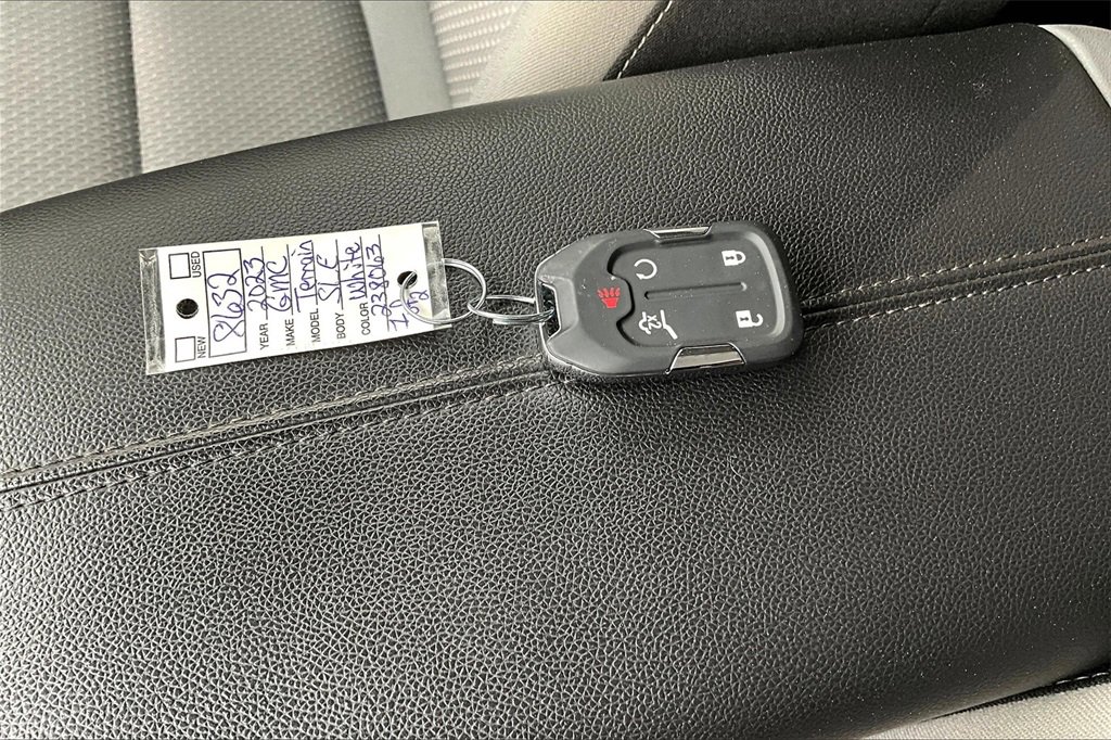 Used 2023 GMC Terrain SLE w/ Driver Convenience Package image 33