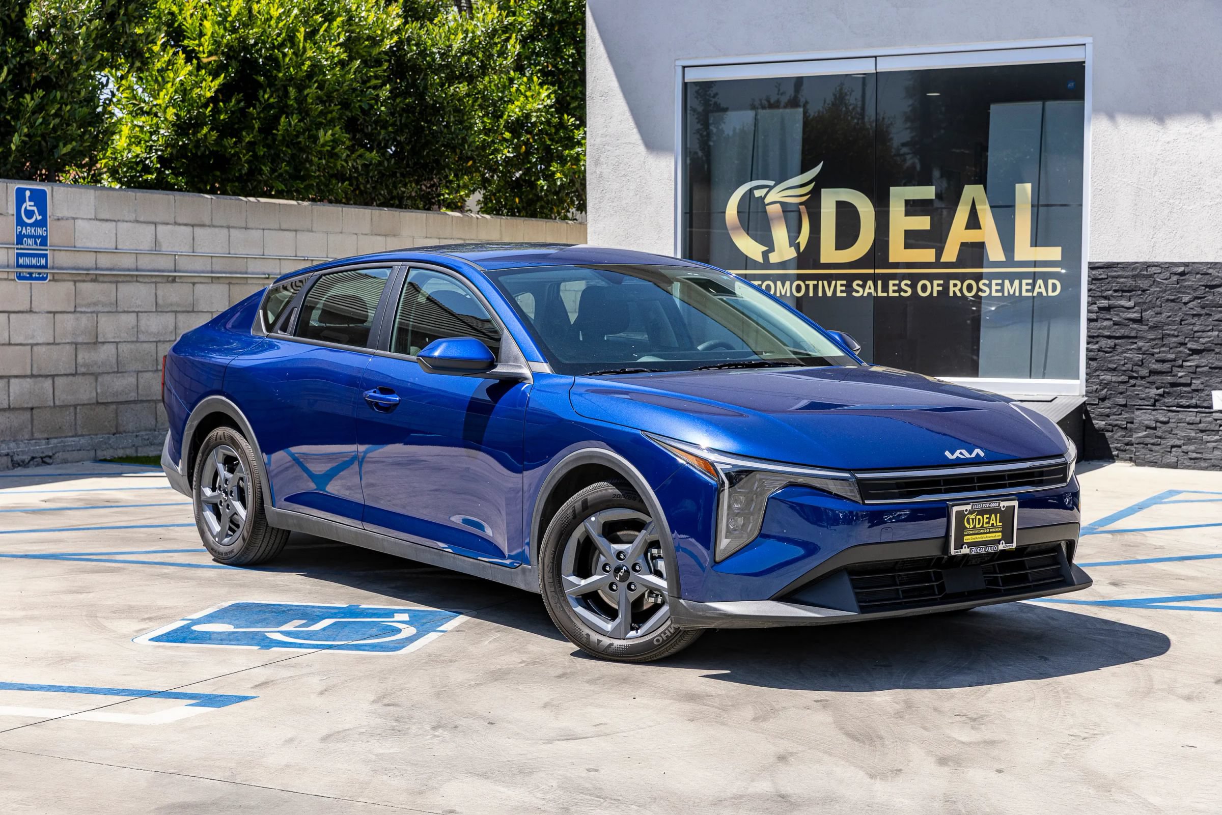 Used 2025 Kia K4 FWD image 2