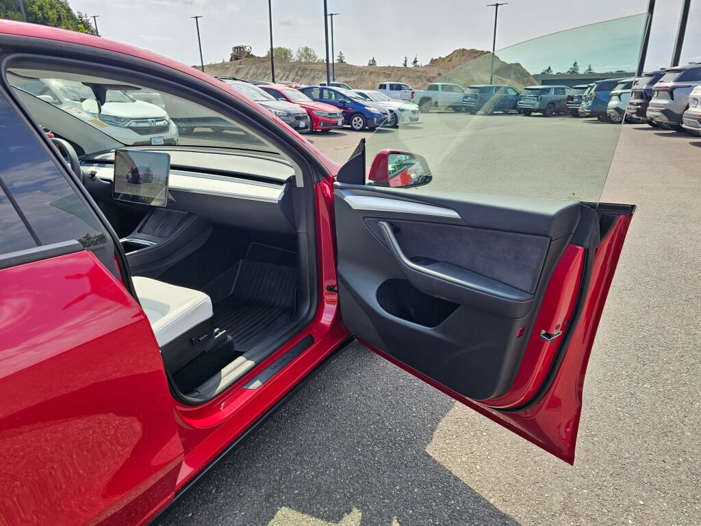 Used 2023 Tesla Model Y Long Range AWD/4WD image 29