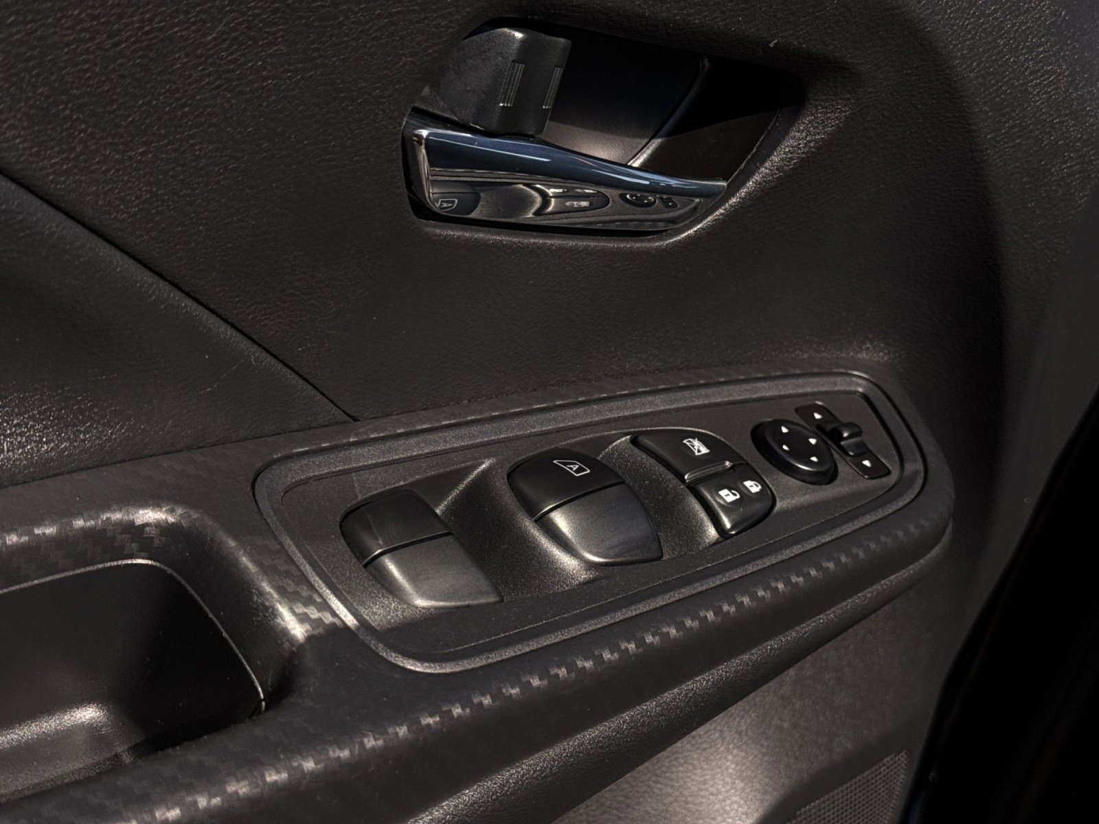 Used 2025 Nissan Versa SV image 15