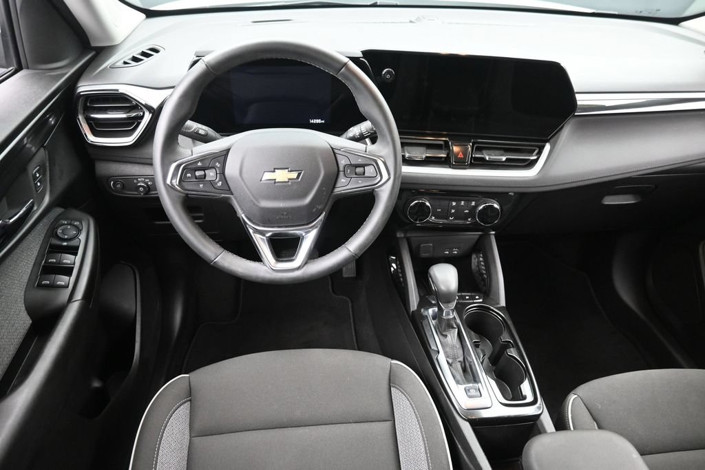 Used 2024 Chevrolet TrailBlazer LT w/ LT Cold Weather Package FWD image 14