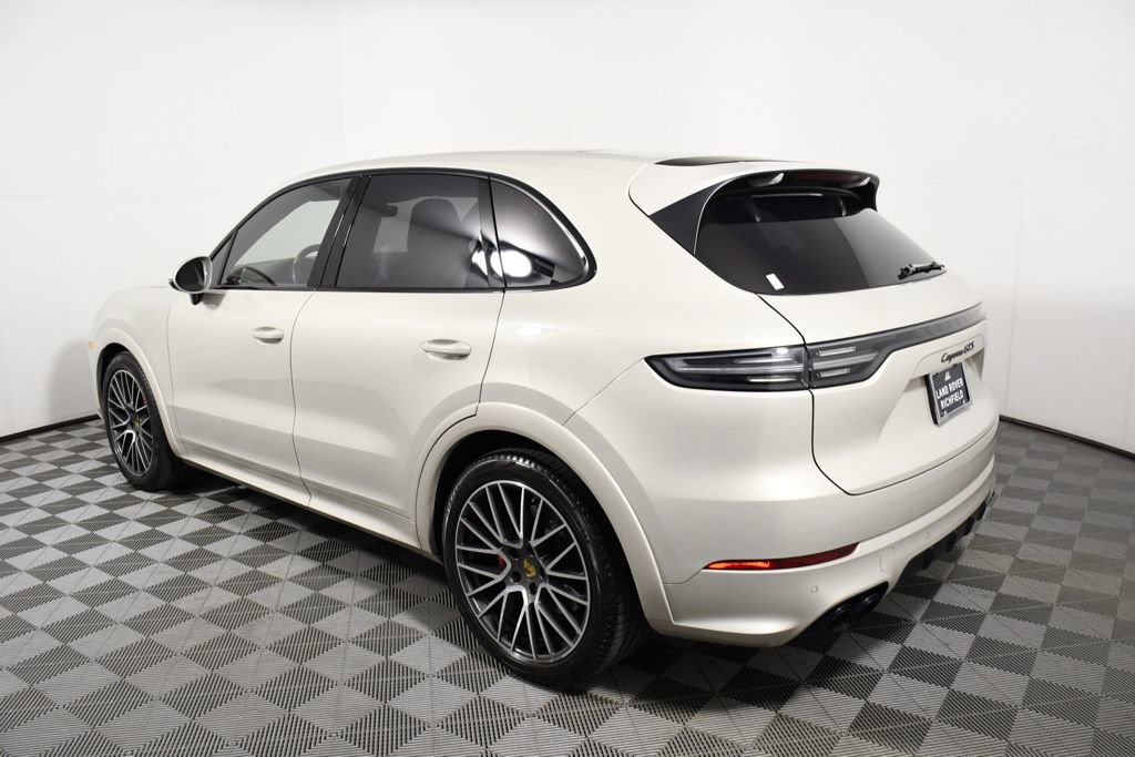 Used 2021 Porsche Cayenne GTS AWD/4WD image 3