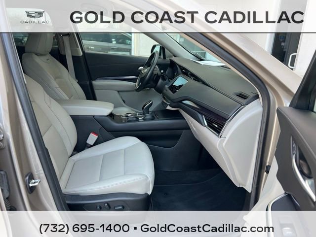 Certified 2023 Cadillac XT4 Luxury w/ Cold Weather Package FWD image 7
