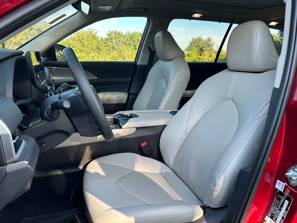 Certified 2025 Toyota Grand Highlander AWD Hybrid image 15