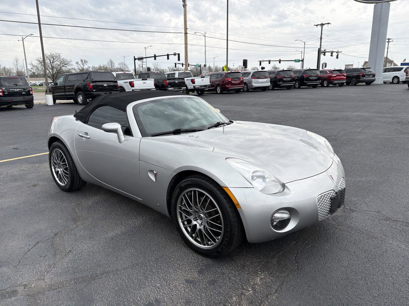 Used 2006 Pontiac Solstice Convertible w/ Power Package RWD image 2