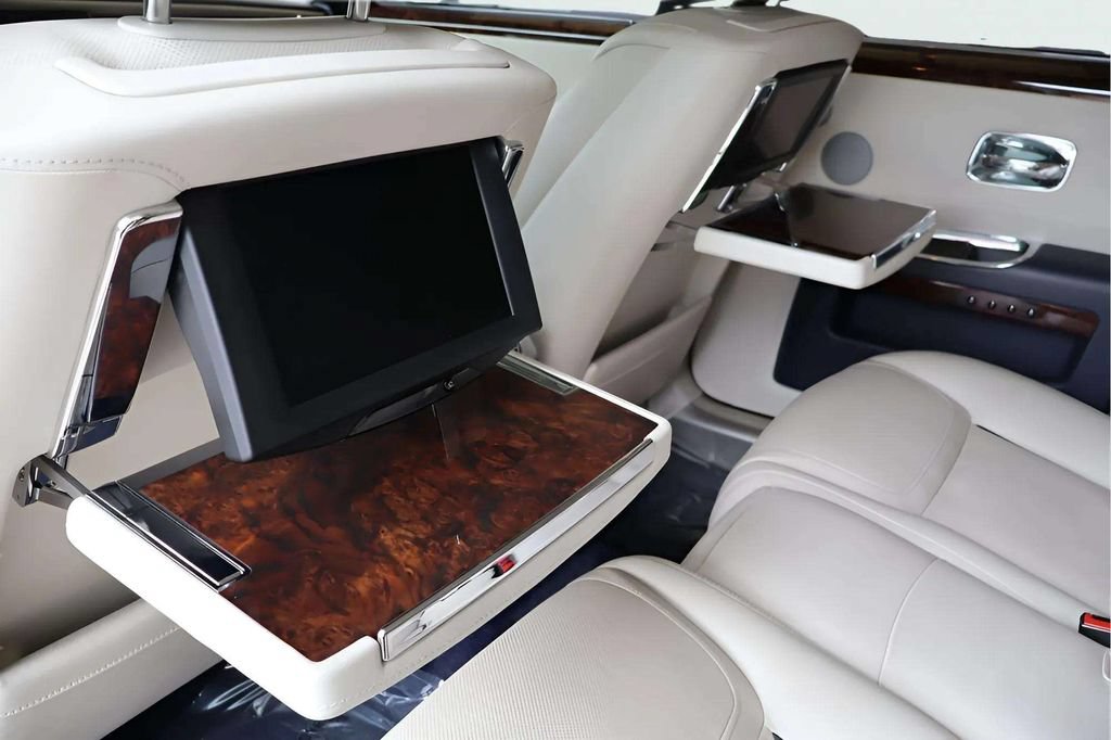 Used 2016 Rolls-Royce Ghost RWD image 10
