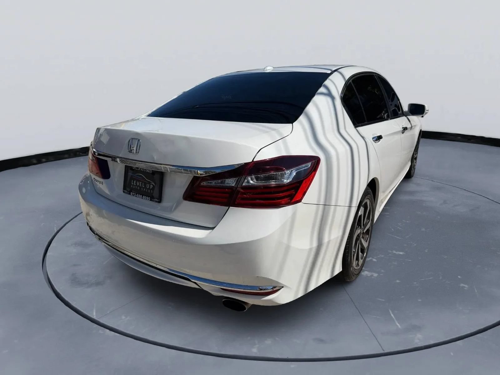 Used 2017 Honda Accord EX-L image 6