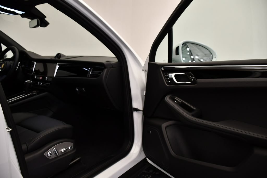 Certified 2026 Porsche Macan AWD/4WD image 49