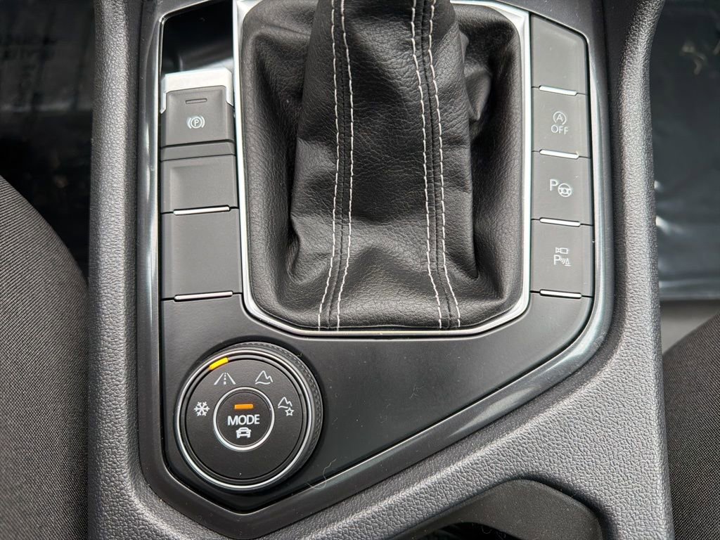 Used 2022 Volkswagen Tiguan SEL R-Line image 31