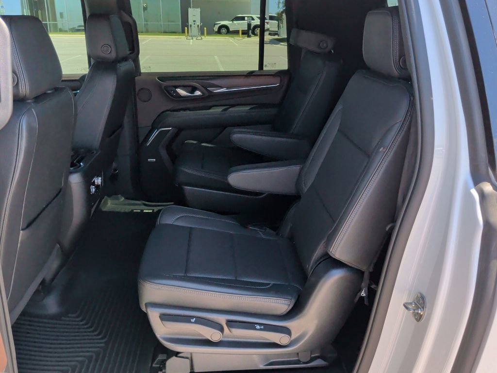 Used 2022 GMC Yukon XL Denali AWD/4WD image 36
