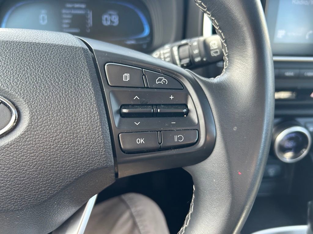 Used 2024 Hyundai Venue SEL image 17