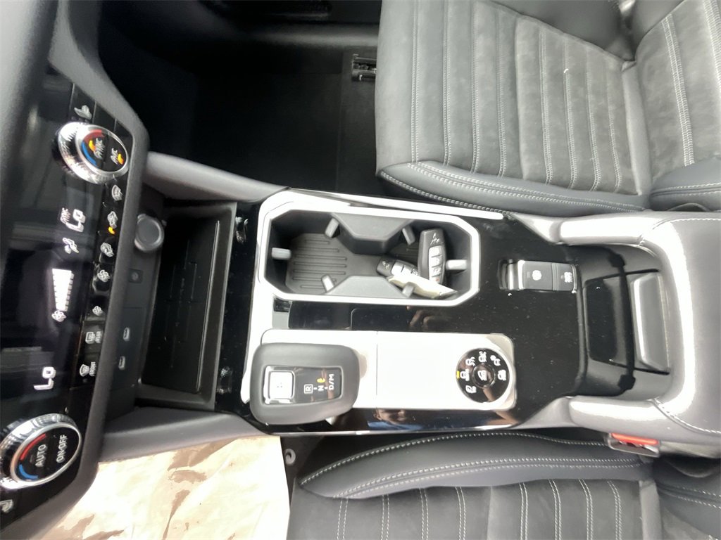 New 2025 Mitsubishi Outlander SE image 20