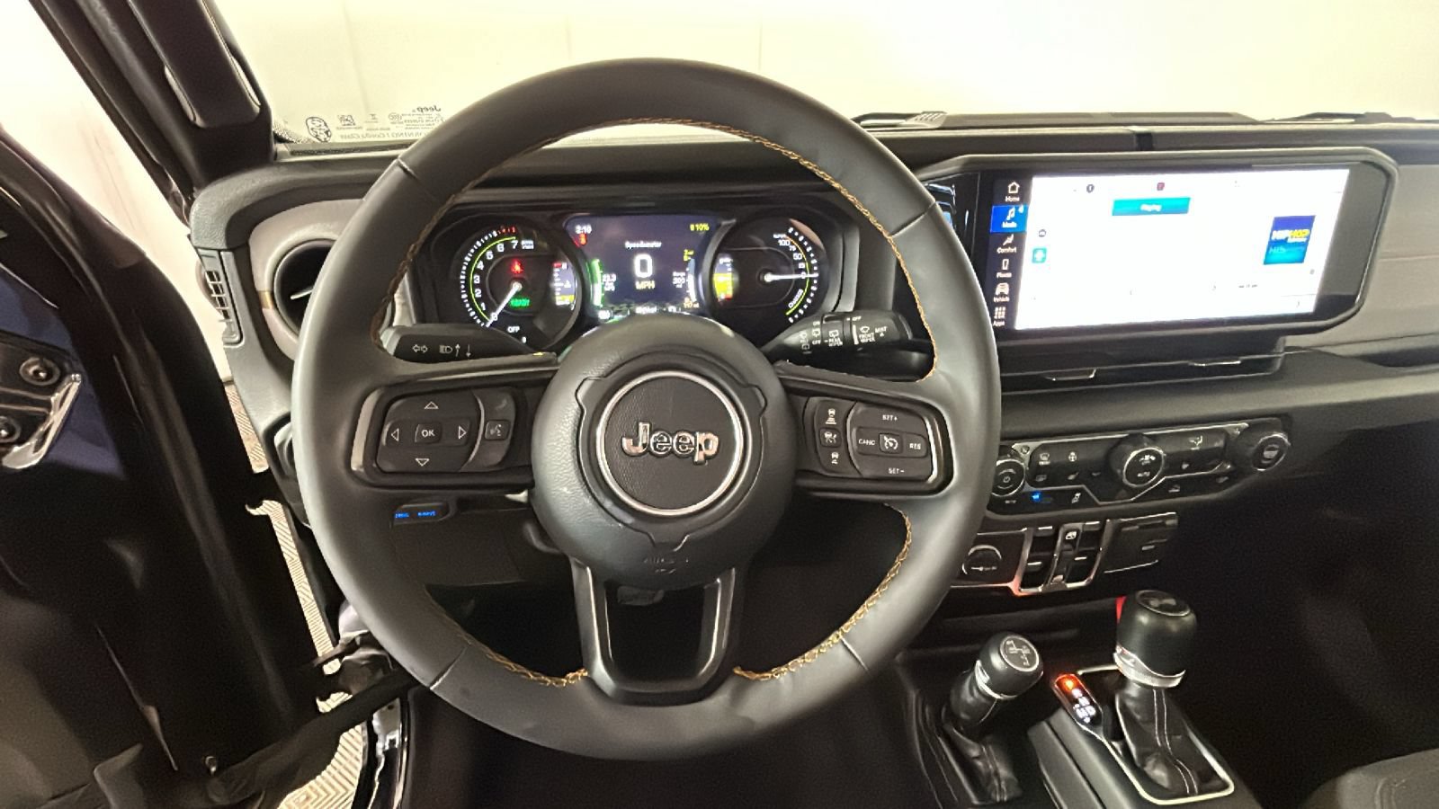 Used 2024 Jeep Wrangler Unlimited w/ Convenience Group AWD/4WD image 17