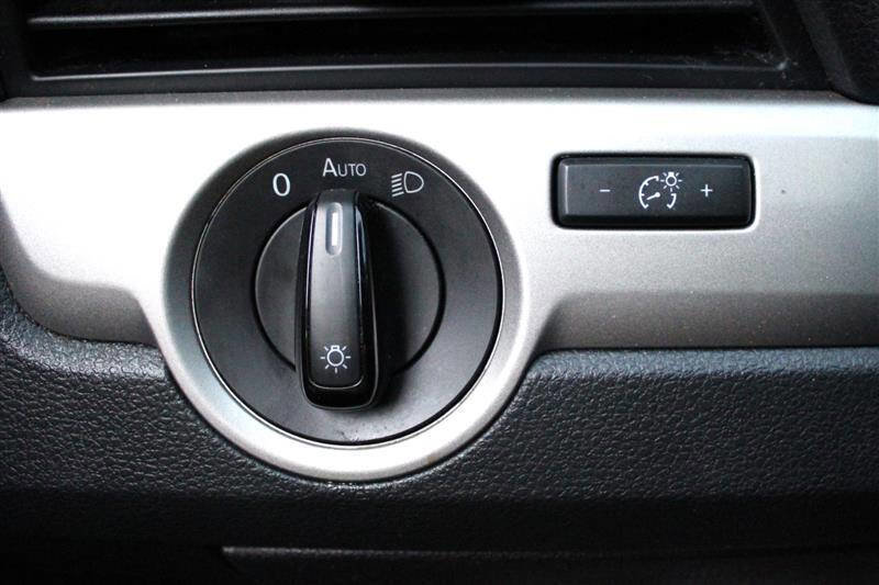 Used 2021 Volkswagen Passat 2.0T SE image 17