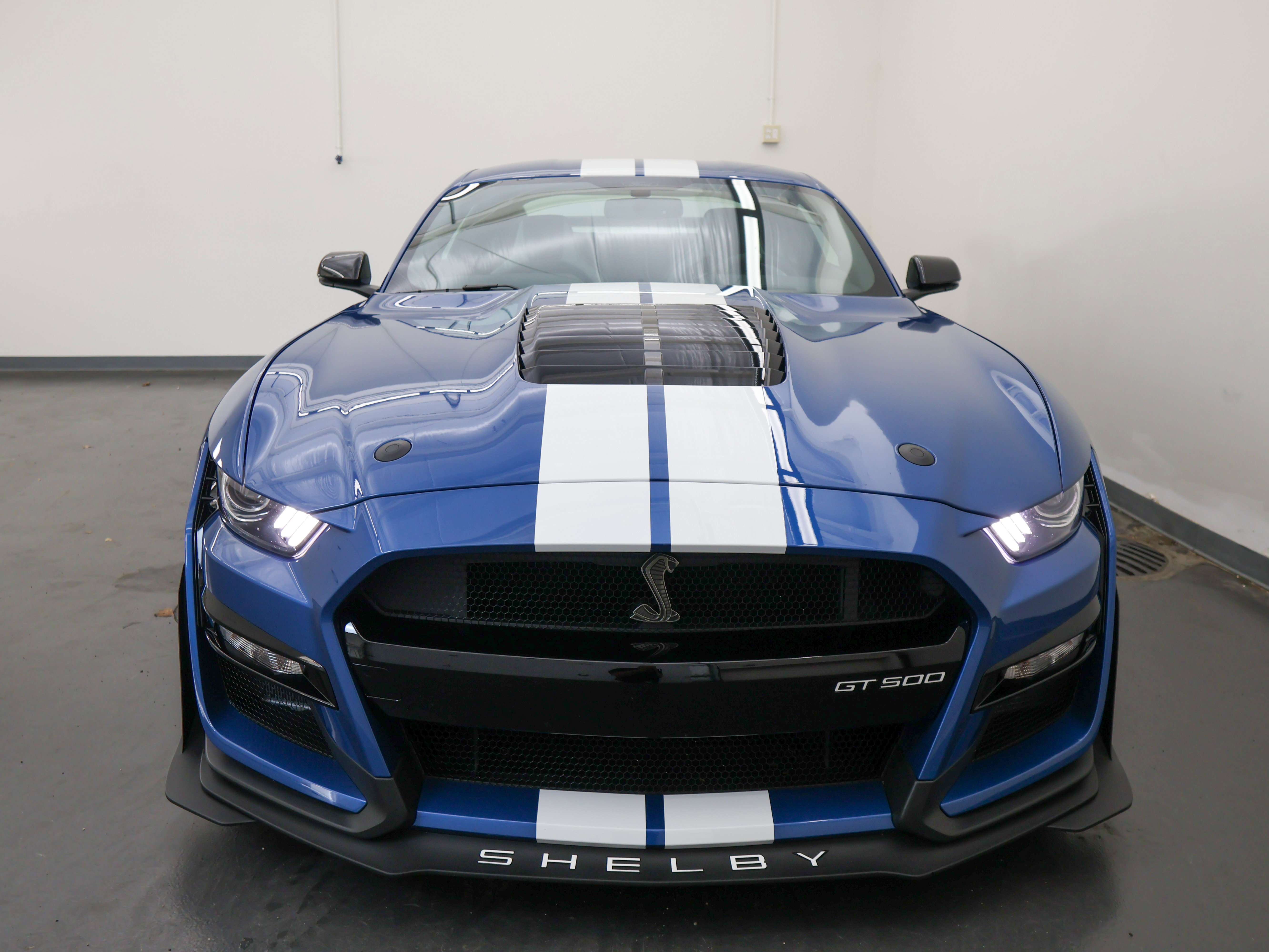 Used 2020 Ford Mustang Shelby GT500 w/ Carbon Fiber Track Pack RWD image 8