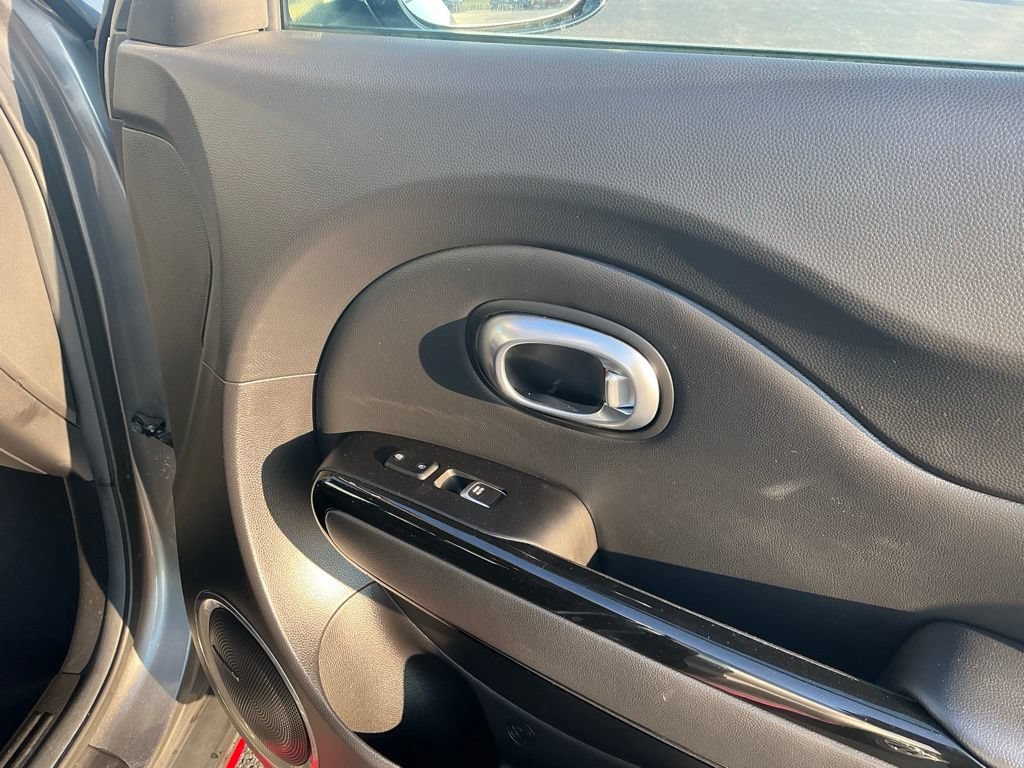 Used 2017 Kia Soul ! w/ Tech Package FWD image 28