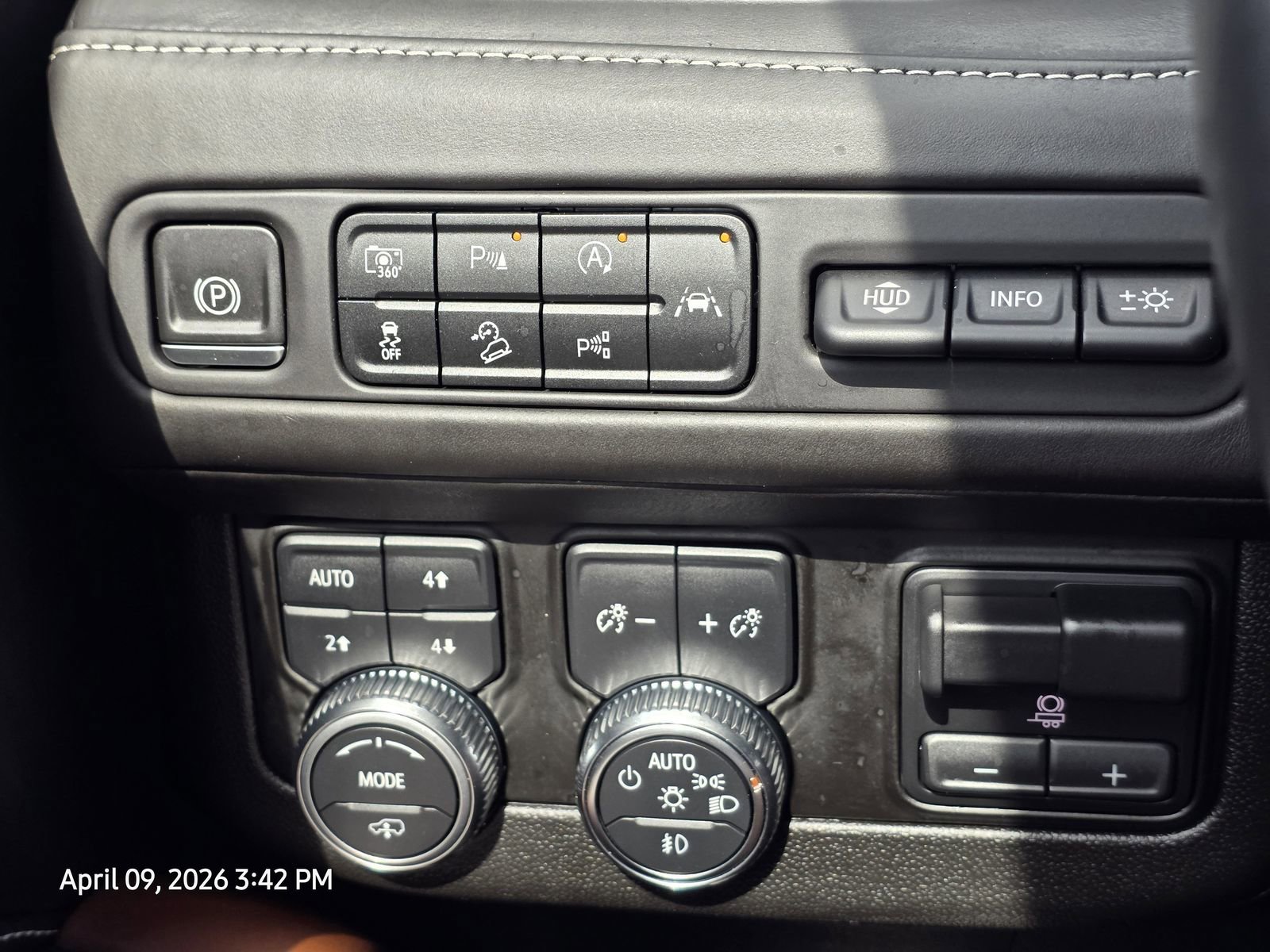 Used 2023 GMC Yukon Denali Ultimate image 36