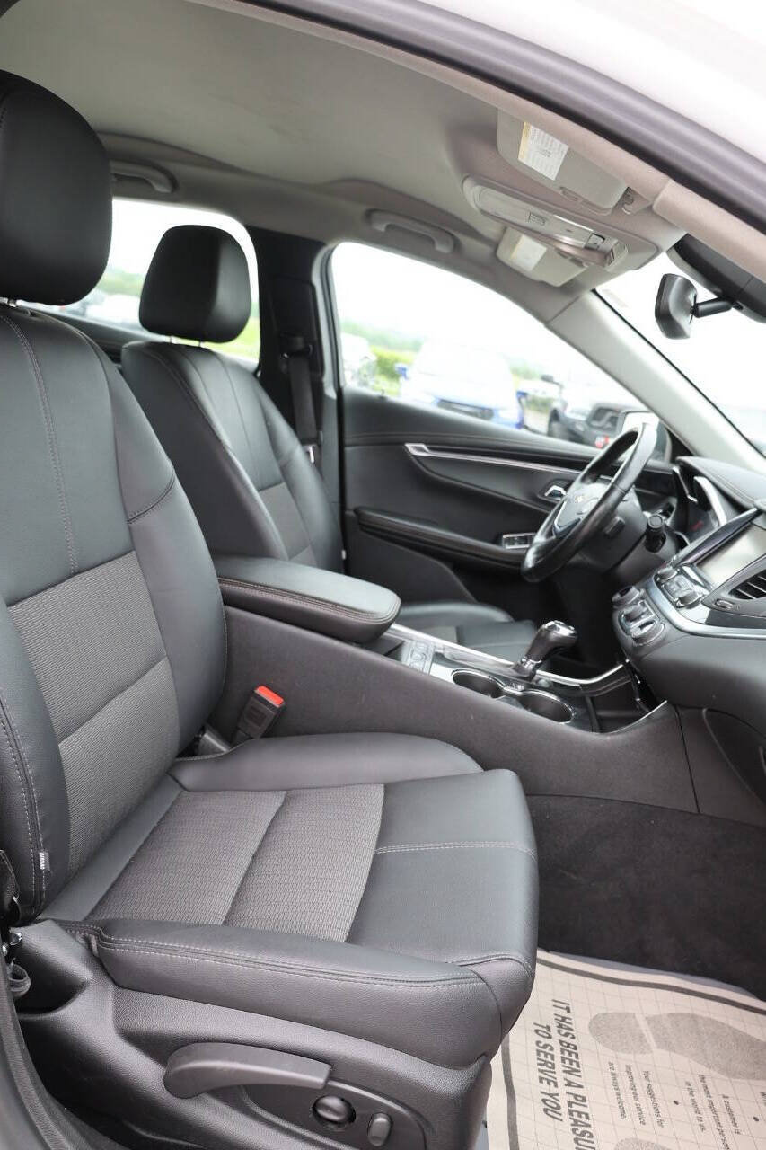 Used 2020 Chevrolet Impala LT w/ LT Convenience Package FWD image 15
