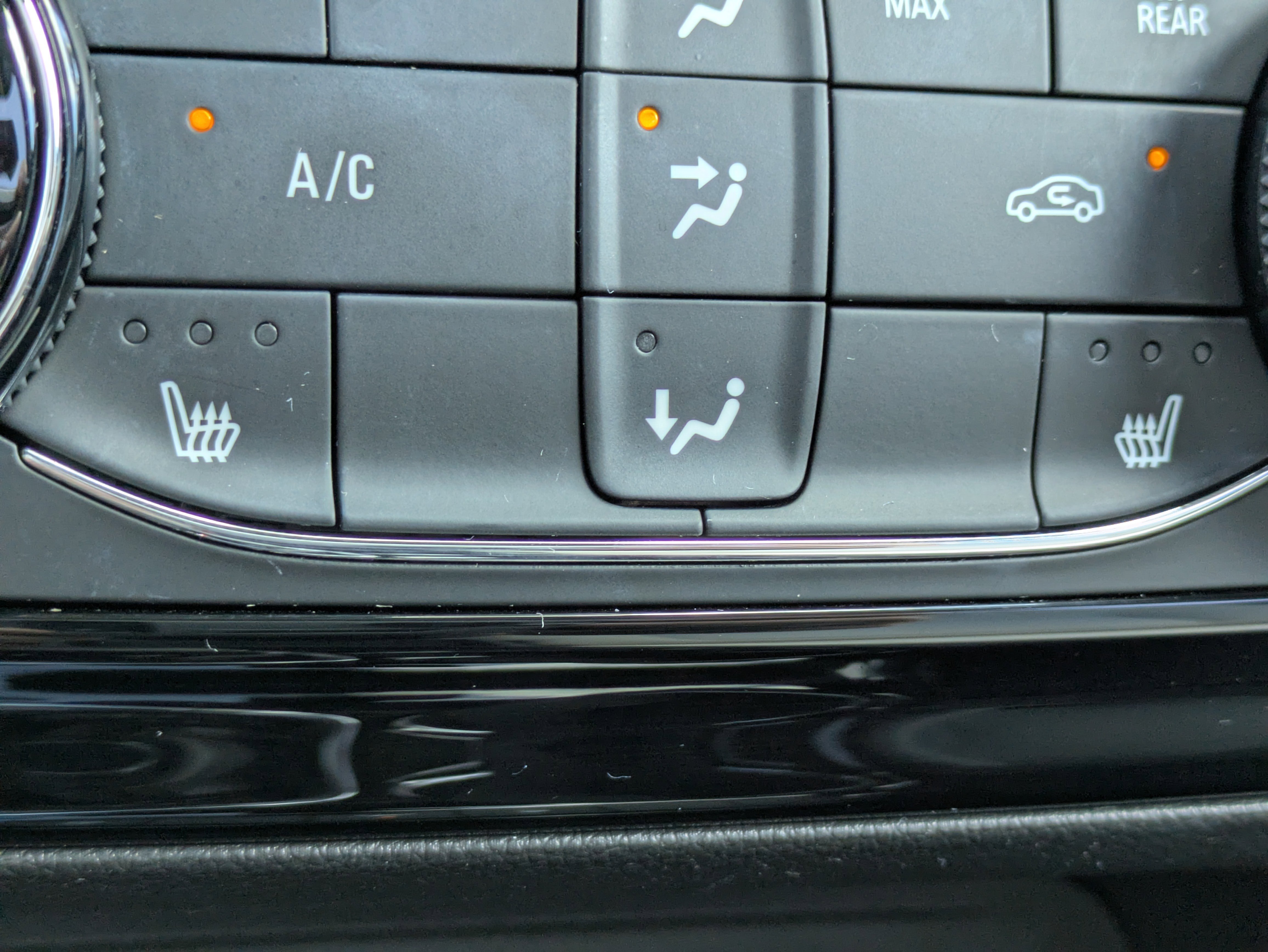 Used 2023 Buick Encore GX Preferred w/ Cold Weather Comfort Package FWD image 25