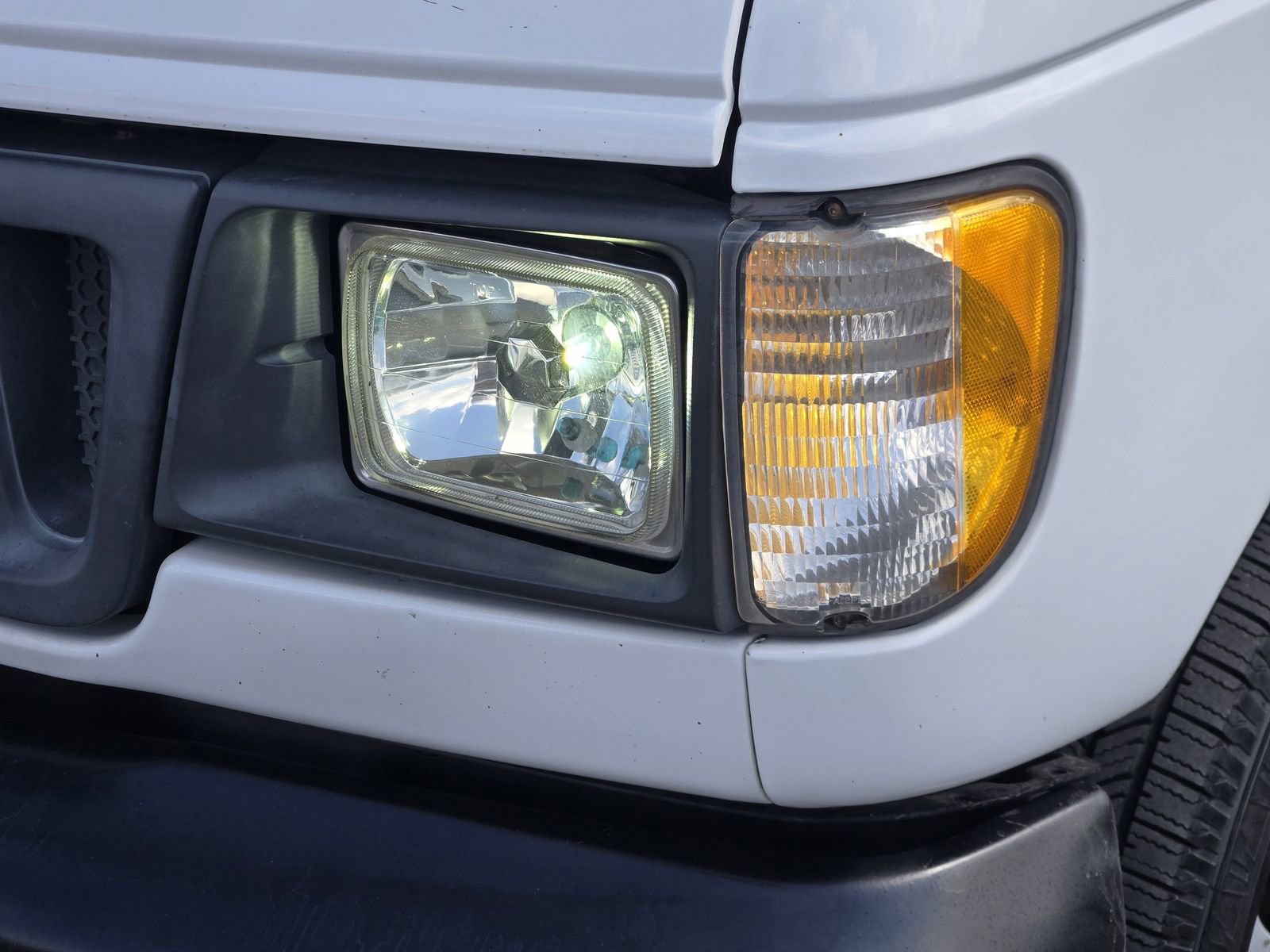 Used 2003 Ford E-350 and Econoline 350 Super Duty RWD image 10