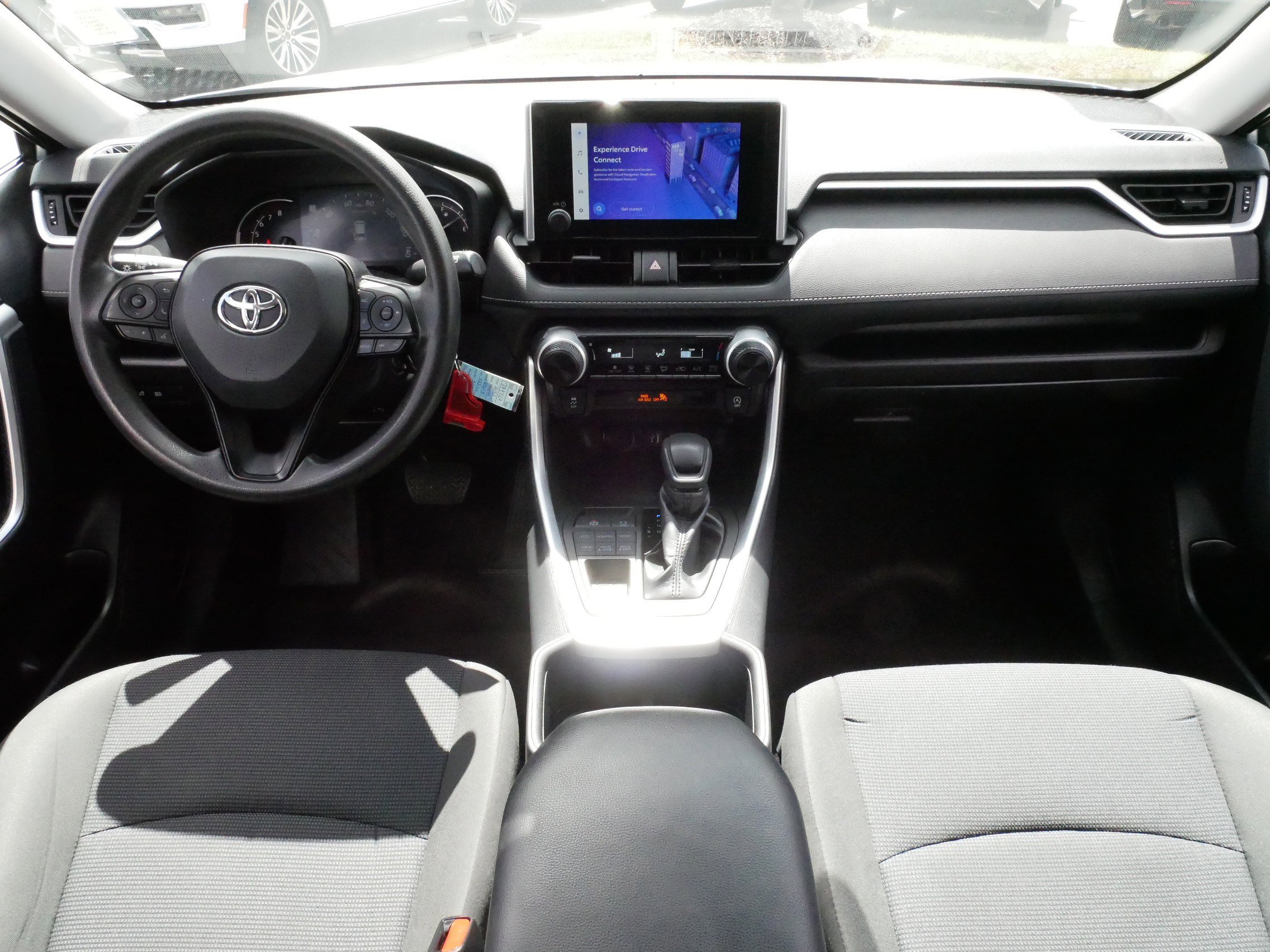 Used 2023 Toyota RAV4 LE AWD/4WD image 10
